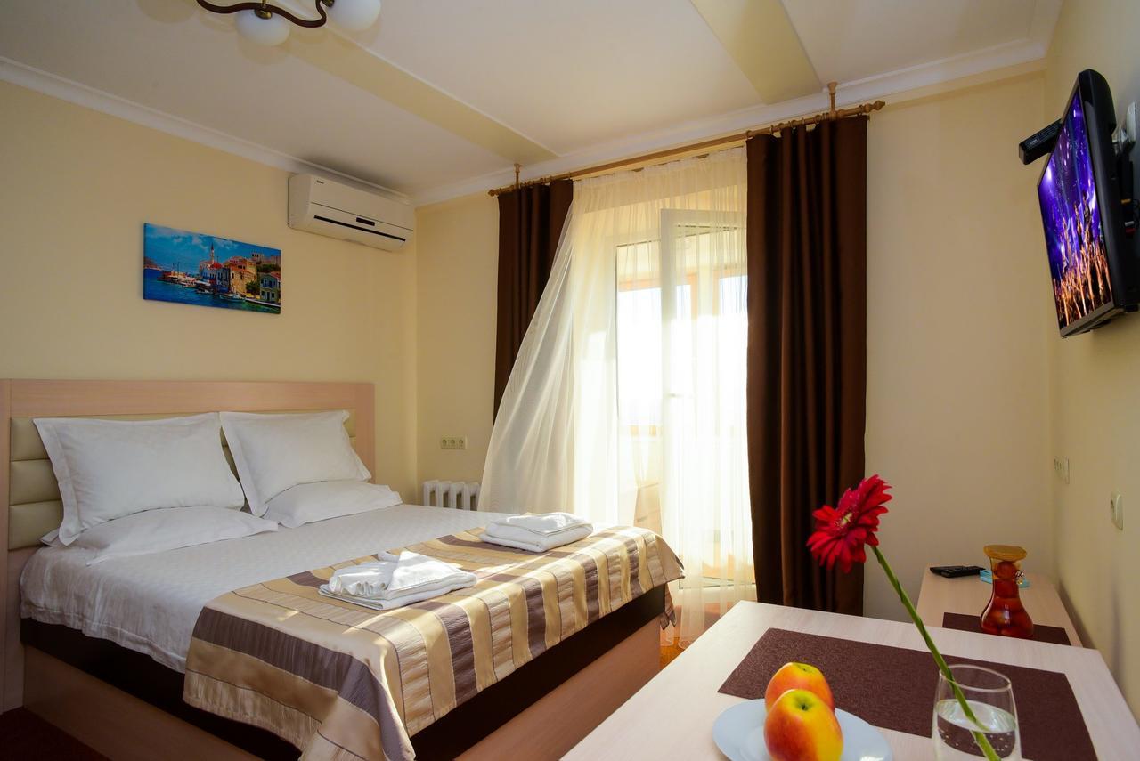 Aparthotel On Klinichna St. Kiev Exterior foto
