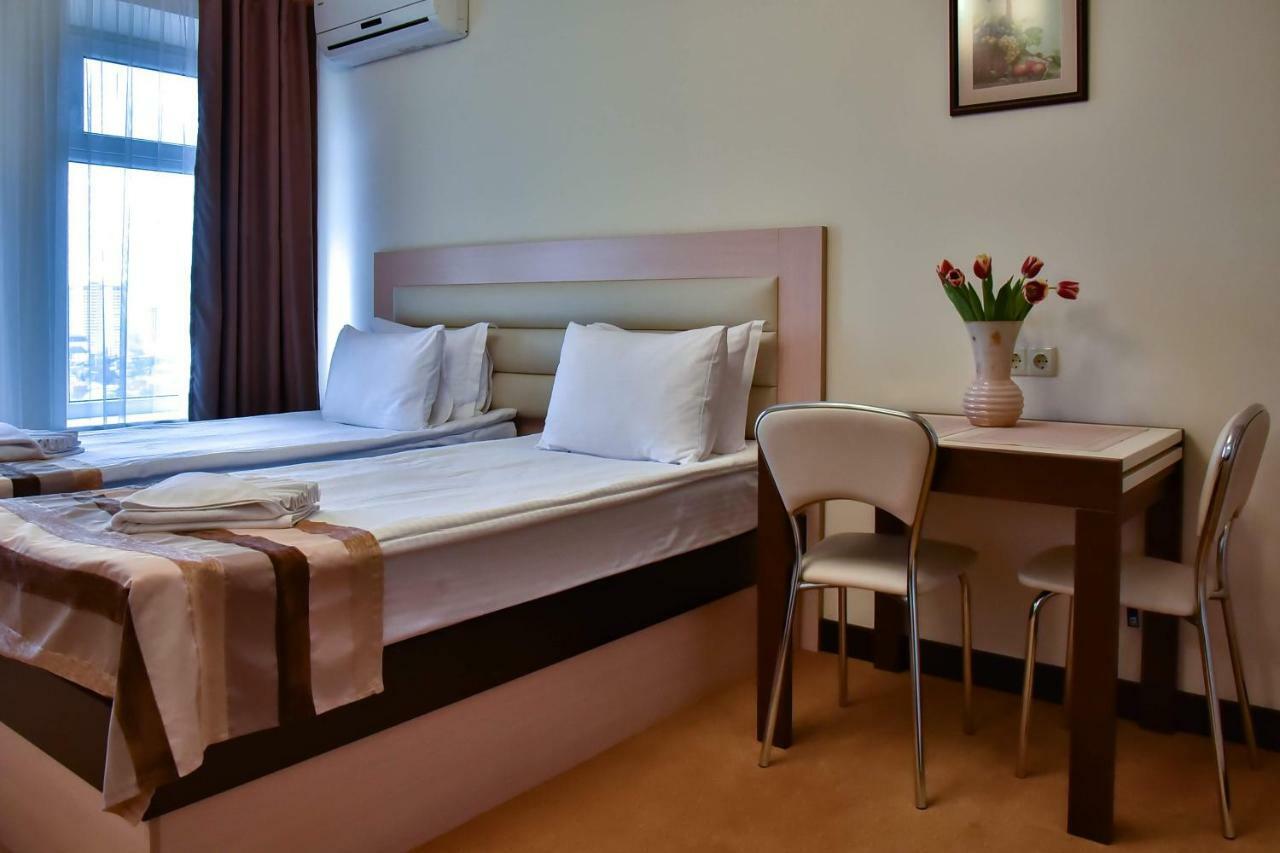 Aparthotel On Klinichna St. Kiev Exterior foto